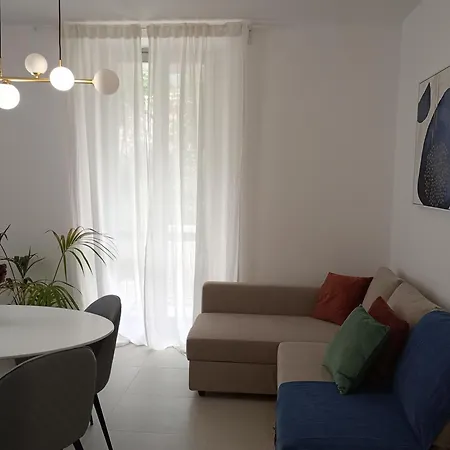 Flat 14 Lecco Apartman